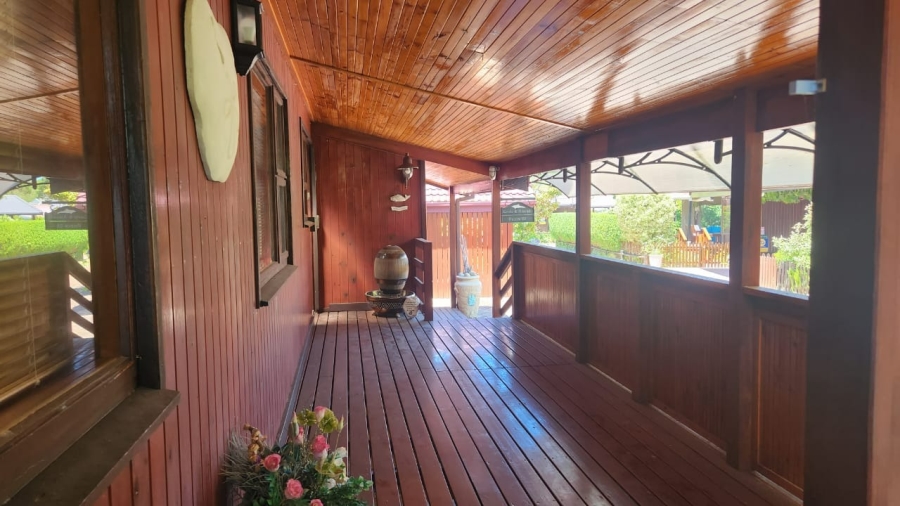 4 Bedroom Property for Sale in Keurboomstrand Western Cape